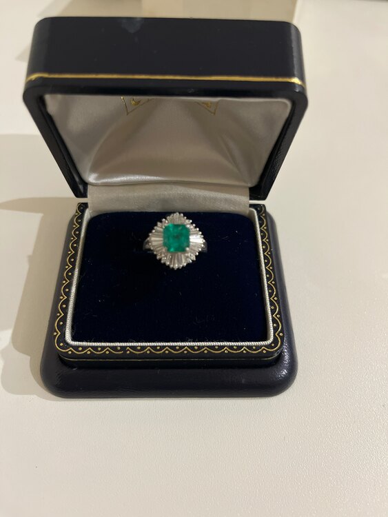 天然エメラルドの指輪（宝石）の商品画像 - 査定依頼日：2024年3月24日 - 最高査定価格：220,000円