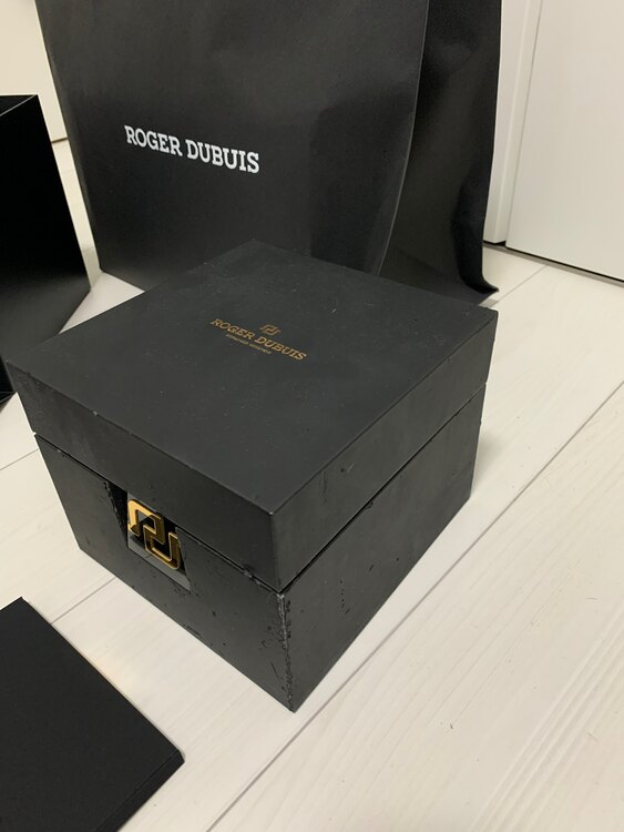 ロジェ・デュブイ エクスカリバー （高級時計）の商品画像 - 査定依頼日：2025年4月13日 - 最高査定価格：1,280,000円