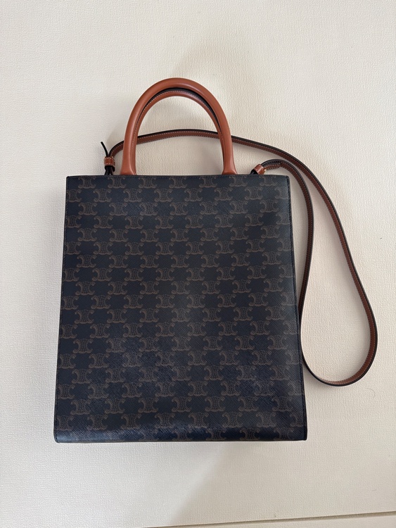 CELINE トリオンフキャンバス　ミディアム（ブランドバッグ）の商品画像 - 査定依頼日：2026年1月27日 - 最高査定価格：82,000円