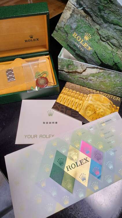 ロレックス パーペチュアルデイト 15200（高級時計）の商品画像 - 査定依頼日：2024年12月15日 - 最高査定価格：600,000円