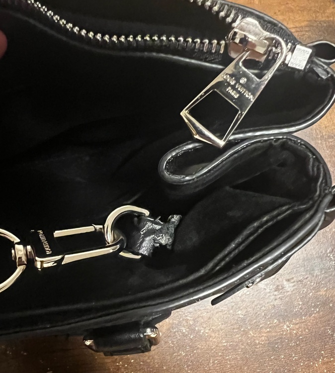 Louis Vuitton エピ ショルダーバッグ（ブランドバッグ）の商品画像 - 査定依頼日：2026年5月26日 - 最高査定価格：165,000円