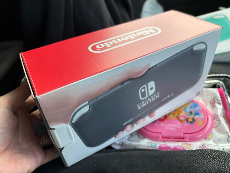 Switch Lite（ゲーム機本体・ゲームソフト）の商品画像 - 査定依頼日：2025年5月16日 - 最高査定価格：6,500円