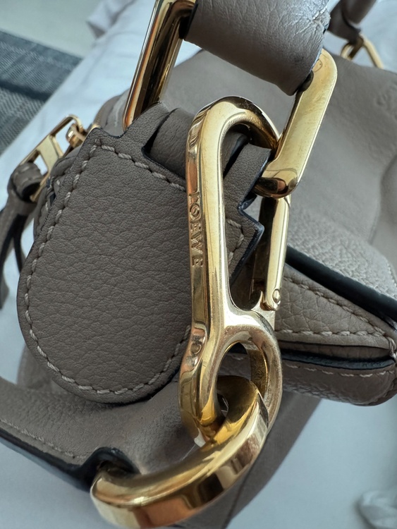 LOEWE パズルエッジ バッグ スモール（ソフトグレインカーフ）（ブランドバッグ）の商品画像 - 査定依頼日：2026年8月19日 - 最高査定価格：160,000円