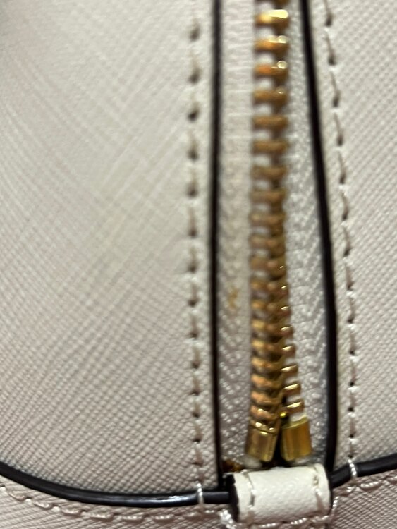 ショルダーバック（ブランド財布・小物）の商品画像 - 査定依頼日：2025年3月31日 - 最高査定価格：3,000円