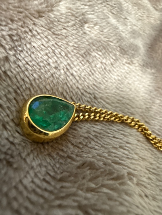 ネックレス（宝石）の商品画像 - 査定依頼日：2026年3月24日 - 最高査定価格：2,000,000円