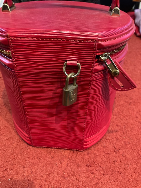 ルイヴィトン エピ （ブランドバッグ）の商品画像 - 査定依頼日：2025年12月12日 - 最高査定価格：50,000円