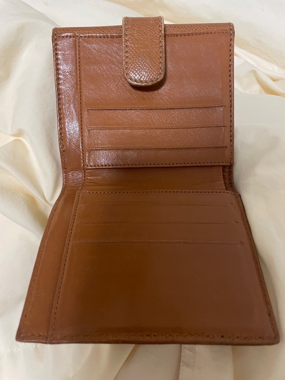 二つ折り財布（ブランド財布・小物）の商品画像 - 査定依頼日：2025年11月16日 - 最高査定価格：7,000円