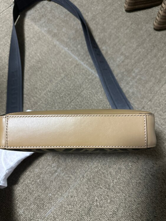 7M0286-AJF8_F1EGA_15_TU（ブランドバッグ）の商品画像 - 査定依頼日：2024年12月23日 - 最高査定価格：80,000円