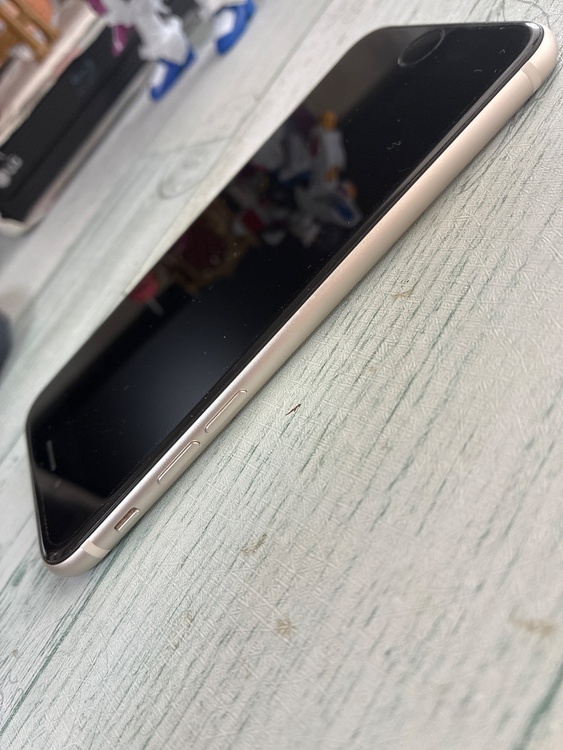 iPhone iPhone SE (第 3 世代) 128GB au（スマホ）の商品画像 - 査定依頼日：2026年8月2日 - 最高査定価格：22,000円
