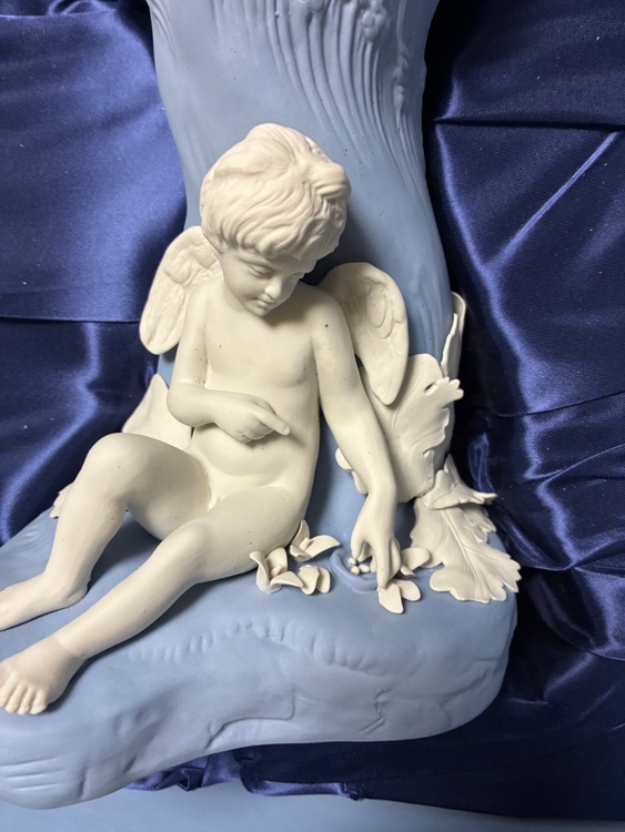 ウエッジウッド1999年ペア花瓶（美術品・骨董品）の商品画像 - 査定依頼日：2026年7月22日 - 最高査定価格：5,000円