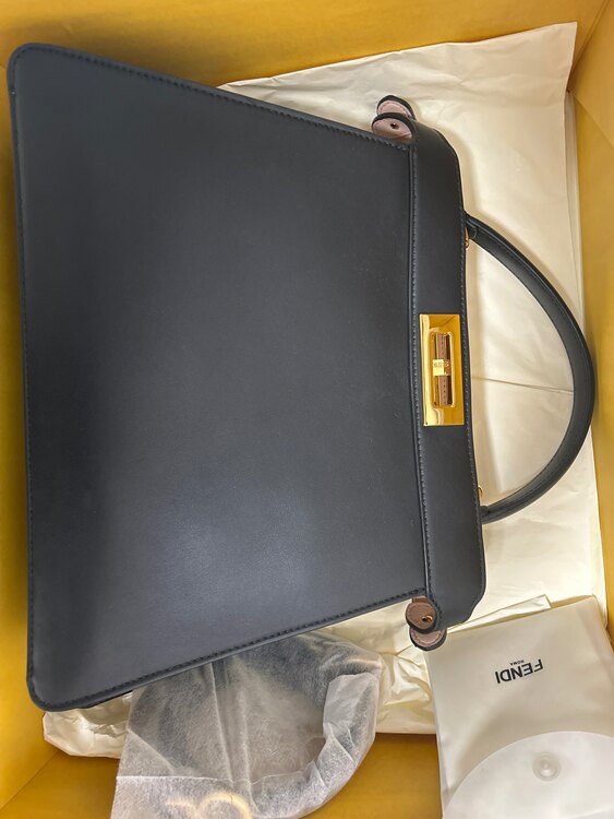 フェンディ  （ブランドバッグ）の商品画像 - 査定依頼日：2025年2月10日 - 最高査定価格：300,000円