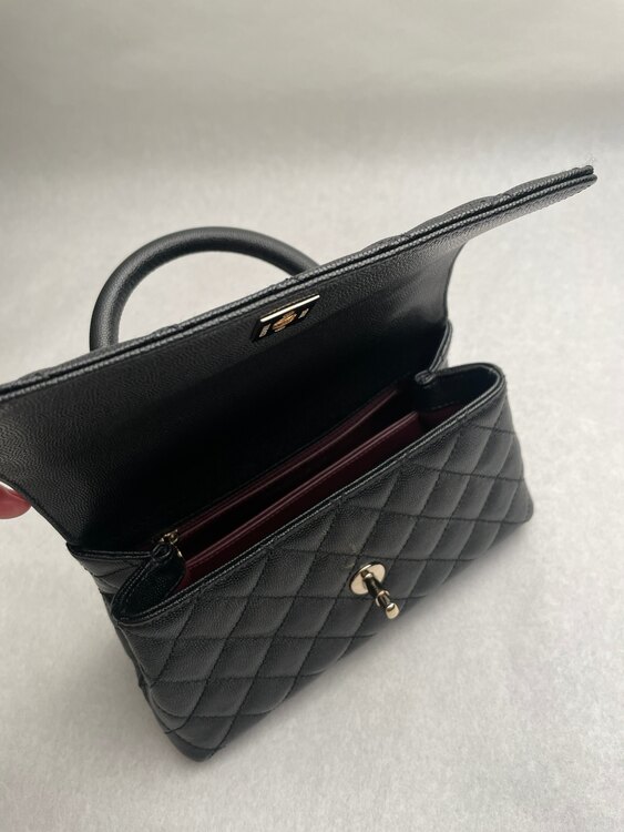 FLAPBAG WITH HAND（ブランドバッグ）の商品画像 - 査定依頼日：2025年4月25日 - 最高査定価格：760,000円