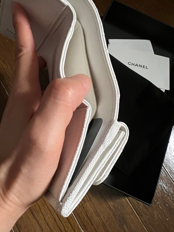 三つ折り財布　キャビアスキン（ブランド財布・小物）の商品画像 - 査定依頼日：2025年5月26日 - 最高査定価格：80,000円