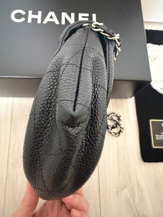 ハーフムーンチェーンウォレット（ブランド財布・小物）の商品画像 - 査定依頼日：2026年10月12日 - 最高査定価格：170,000円