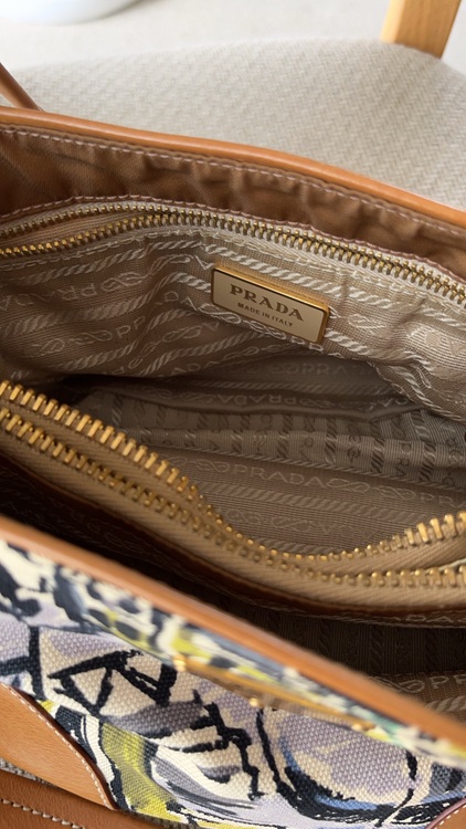 プラダ  （ブランドバッグ）の商品画像 - 査定依頼日：2025年9月30日 - 最高査定価格：28,000円