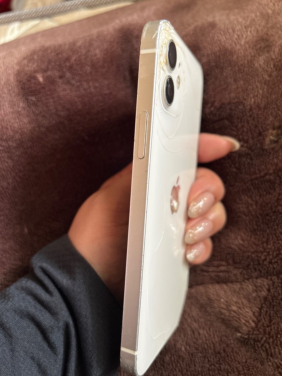 iPhone 12 64GB au（スマホ）の商品画像 - 査定依頼日：2026年4月24日 - 最高査定価格：13,000円