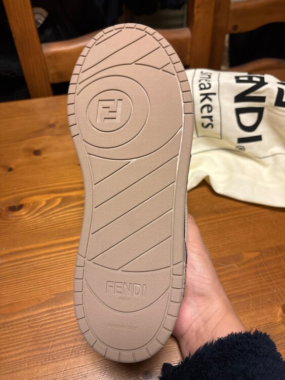 フェンディ  （ブランドバッグ）の商品画像 - 査定依頼日：2025年3月23日 - 最高査定価格：15,000円