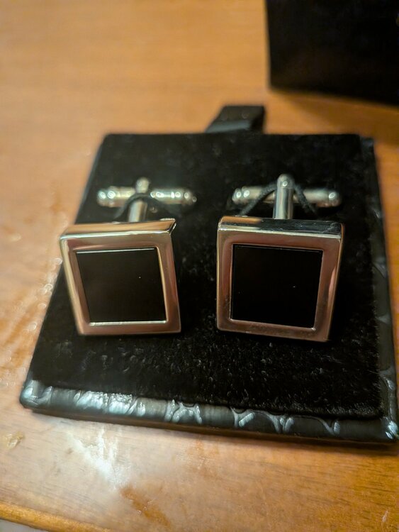 WD LONDON カフリンクス 黒（オニキス）（古着・ファッション）の商品画像 - 査定依頼日：2026年5月3日 - 最高査定価格：100,000円