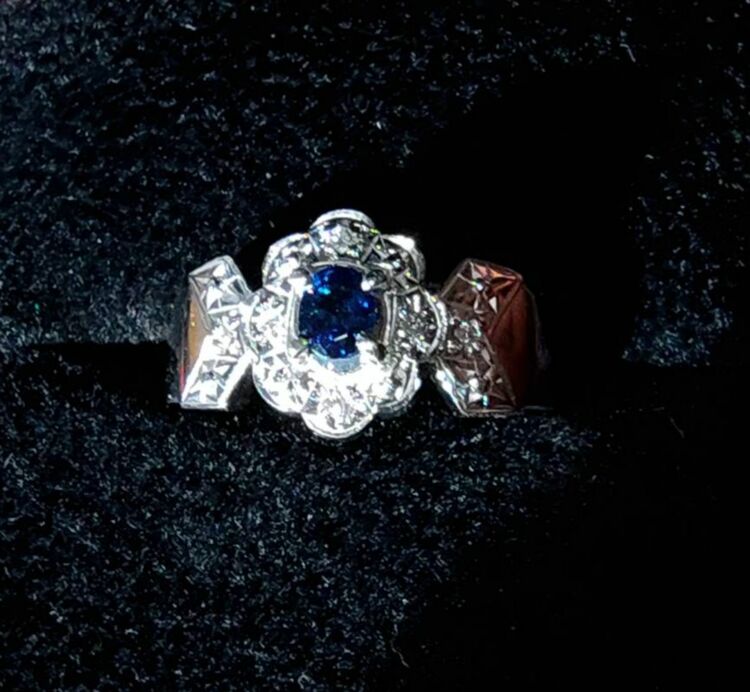 サファイヤリング。鑑定書見つからず（宝石）の商品画像 - 査定依頼日：2025年11月12日 - 最高査定価格：100,000円