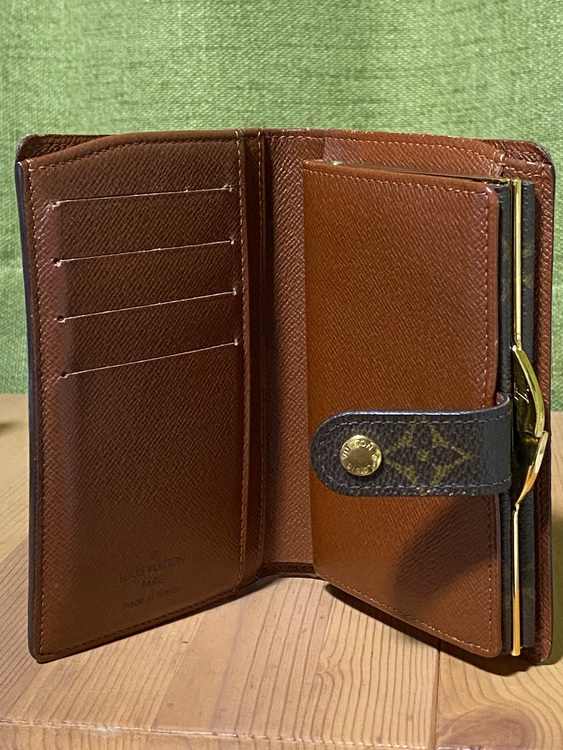 財布　ヴィエノア（ブランドバッグ）の商品画像 - 査定依頼日：2022年8月1日 - 最高査定価格：12,000円