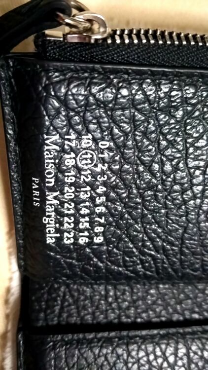 Maison Margiela 二つ折り財布（ブランド財布・小物）の商品画像 - 査定依頼日：2025年10月4日 - 最高査定価格：20,000円