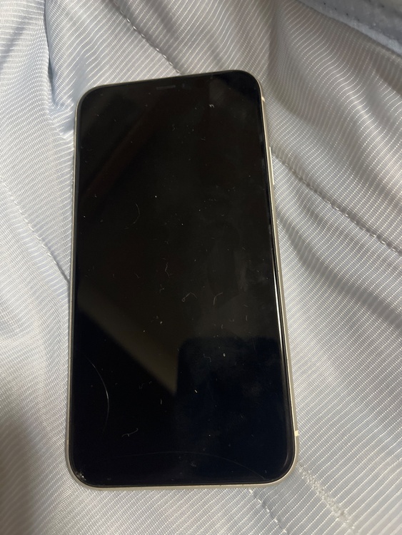 iPhone iPhone11 64GB au（スマホ）の商品画像 - 査定依頼日：2026年9月9日 - 最高査定価格：11,500円
