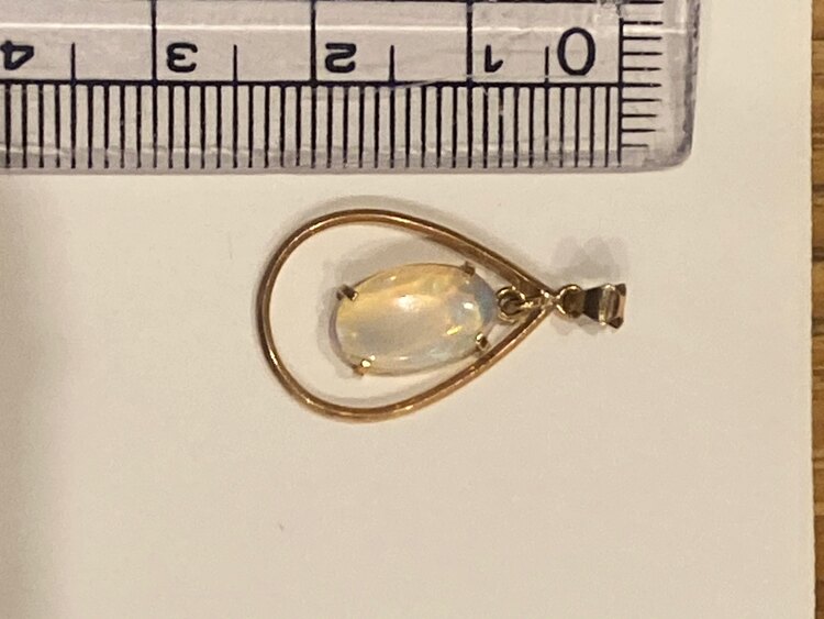 オパール　ペンダントヘッド（宝石）の商品画像 - 査定依頼日：2025年1月19日 - 最高査定価格：10,000円