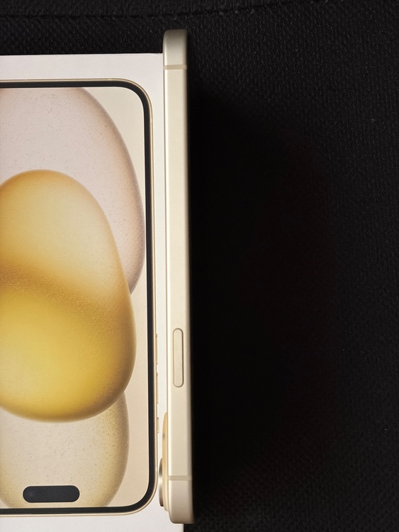 iPhone 15 Plus 128GB SIMフリー（スマホ）の商品画像 - 査定依頼日：2026年3月9日 - 最高査定価格：63,000円