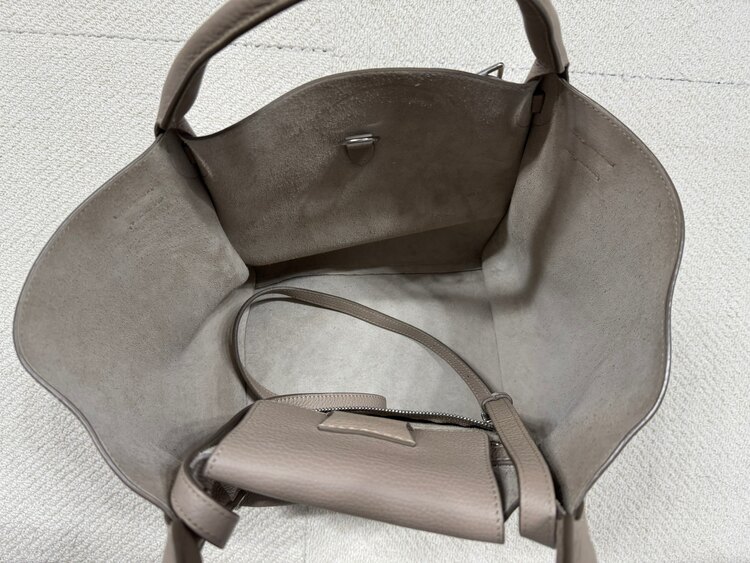 セリーヌ  （ブランドバッグ）の商品画像 - 査定依頼日：2025年2月27日 - 最高査定価格：65,000円