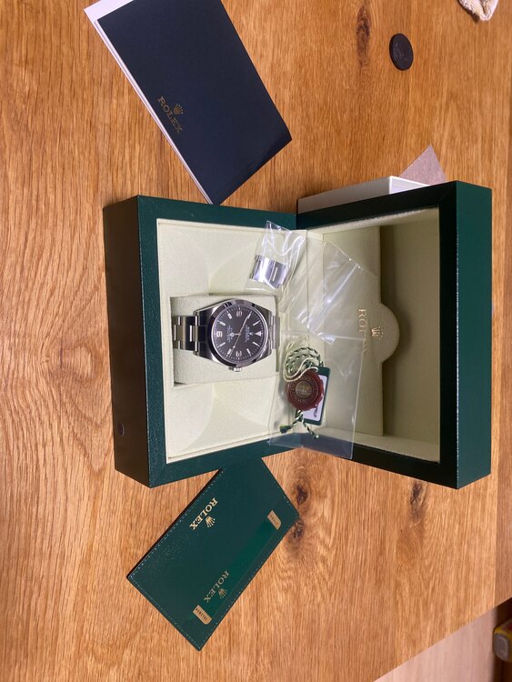 ロレックス エクスプローラー 21427（高級時計）の商品画像 - 査定依頼日：2025年1月5日 - 最高査定価格：900,000円