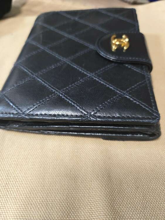 財布（ブランド財布・小物）の商品画像 - 査定依頼日：2025年1月4日 - 最高査定価格：15,000円