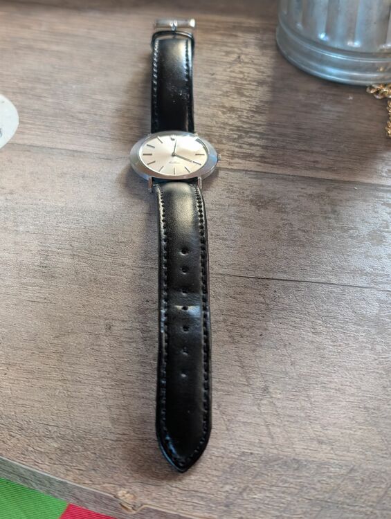 チェリニー K18WG 手巻き（高級時計）の商品画像 - 査定依頼日：2025年10月29日 - 最高査定価格：420,000円