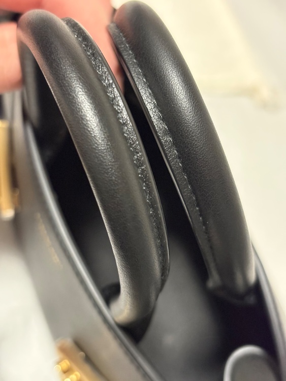 215975 768853（ブランドバッグ）の商品画像 - 査定依頼日：2026年4月6日 - 最高査定価格：115,000円