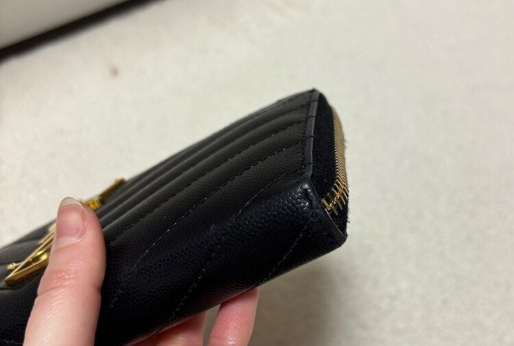 サンローラン　長財布（ブランド財布・小物）の商品画像 - 査定依頼日：2025年3月10日 - 最高査定価格：10,000円