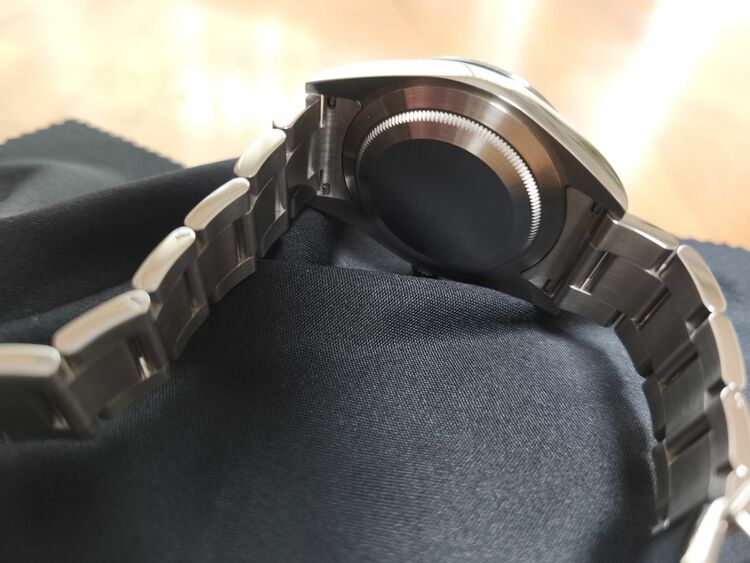 ロレックス エクスプローラー 214270 ランダム（高級時計）の商品画像 - 査定依頼日：2025年10月7日 - 最高査定価格：1,150,000円