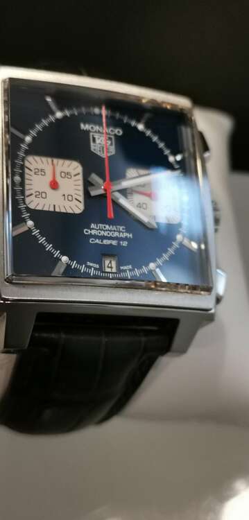 タグホイヤー モナコ CAW211（高級時計）の商品画像 - 査定依頼日：2025年5月10日 - 最高査定価格：550,000円