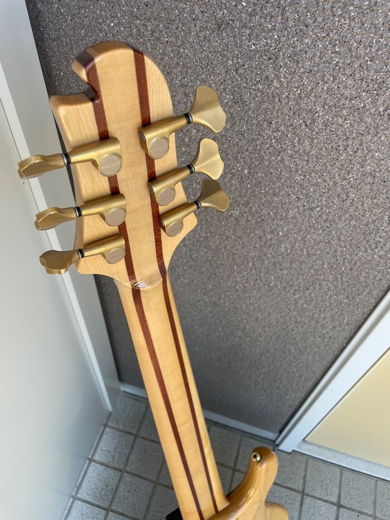 SUGI 6弦ベース（ピアノ・楽器・PA機材）の商品画像 - 査定依頼日：2026年10月5日 - 最高査定価格：300,000円