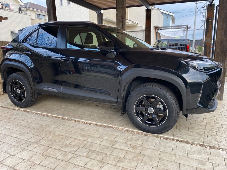 リフトアップしたヤリスクロスで使用のアルミ+スタッドレスタイヤ（カー用品）の商品画像 - 査定依頼日：2026年2月14日 - 最高査定価格：10,000円