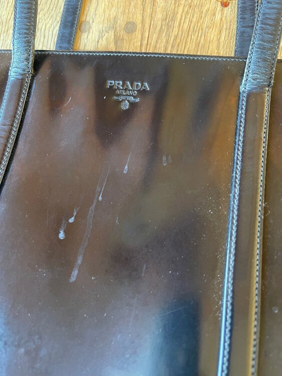 プラダ  （ブランドバッグ）の商品画像 - 査定依頼日：2025年1月8日 - 最高査定価格：8,000円