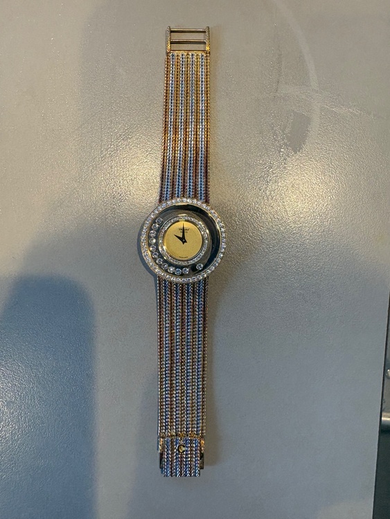 ショパール ハッピーダイヤモンド 246308115（高級時計）の商品画像 - 査定依頼日：2025年12月14日 - 最高査定価格：1,150,000円