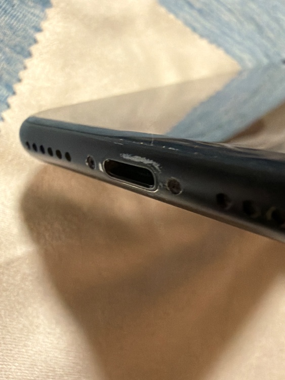 iPhoneSE 第3世代 128GB ミッドナイト MMYF3J/A（スマホ）の商品画像 - 査定依頼日：2026年2月17日 - 最高査定価格：18,000円