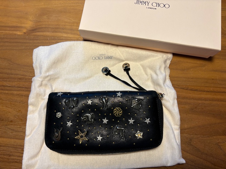 スタースタッズ ラウンドファスナー長財布　黒　レザー　シルバー金具（ブランド財布・小物）の商品画像 - 査定依頼日：2025年10月15日 - 最高査定価格：100,000円