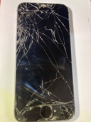 iPhone SE（スマホ）の商品画像 - 査定依頼日：2021年6月29日 - 最高査定価格：4,500円