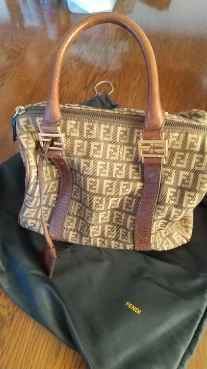 フェンディ  （ブランドバッグ）の商品画像 - 査定依頼日：2026年3月9日 - 最高査定価格：25,000円