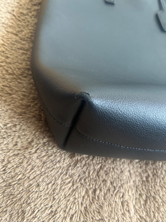 サンローランボールドショッピングバッグ（ブランドバッグ）の商品画像 - 査定依頼日：2025年10月30日 - 最高査定価格：75,000円