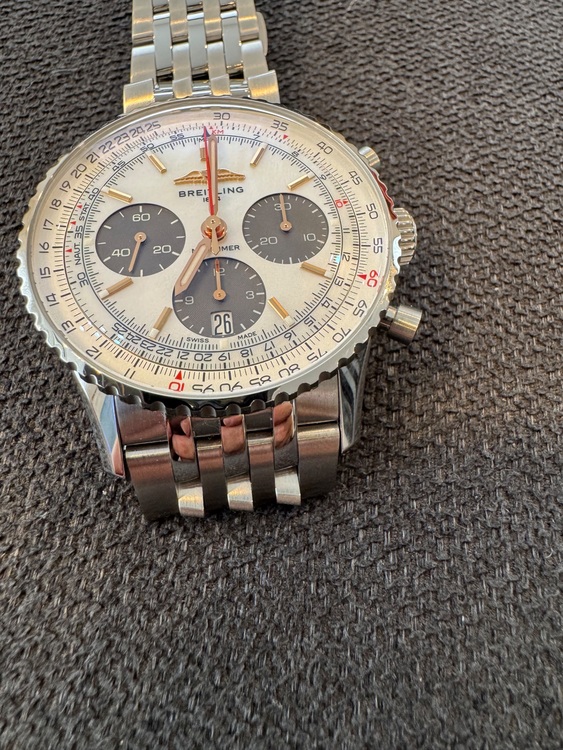 ブライトリング ナビタイマー ブB01 41 クロノグラフ ジャパンエディション （高級時計）の商品画像 - 査定依頼日：2025年9月5日 - 最高査定価格：820,000円