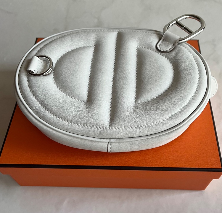  インザループヴェルソ（ブランドバッグ）の商品画像 - 査定依頼日：2026年2月9日 - 最高査定価格：300,000円