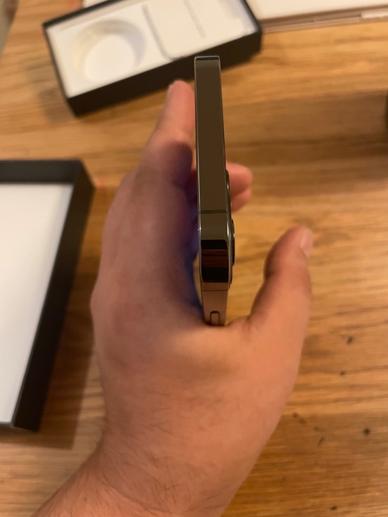 iPhone12Pro 256GB黒（スマホ）の商品画像 - 査定依頼日：2025年9月22日 - 最高査定価格：46,000円