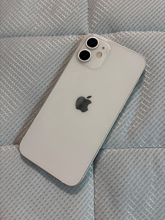 iPhone 12 mini, White（スマホ）の商品画像 - 査定依頼日：2025年6月27日 - 最高査定価格：24,000円