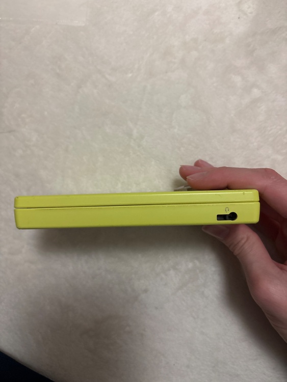 ニンテンドーDSi ライムグリーン TWL-001（JPN）（ゲーム機本体・ゲームソフト）の商品画像 - 査定依頼日：2026年10月2日 - 最高査定価格：2,000円